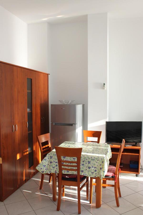 Pile Apartments 3 Omis Luaran gambar