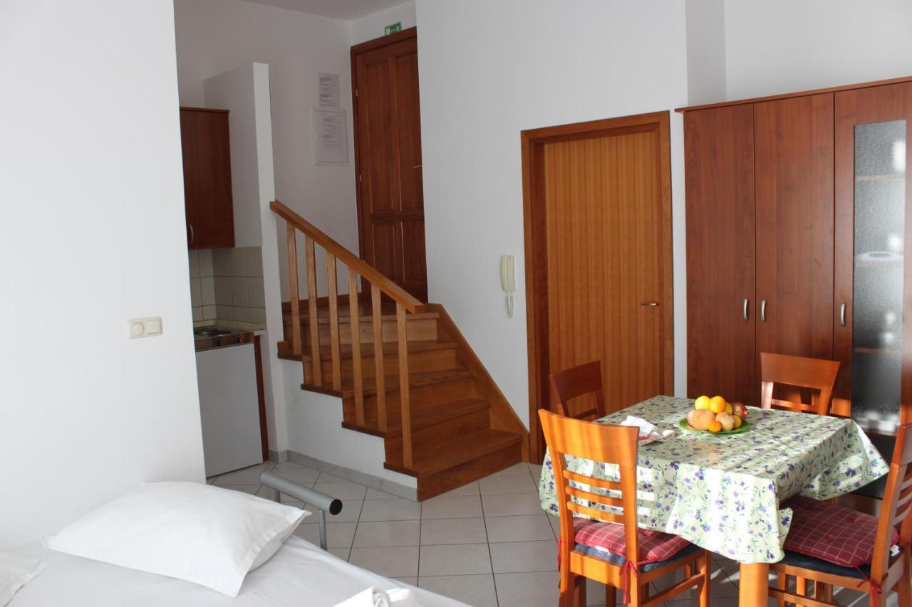 Pile Apartments 3 Omis Luaran gambar